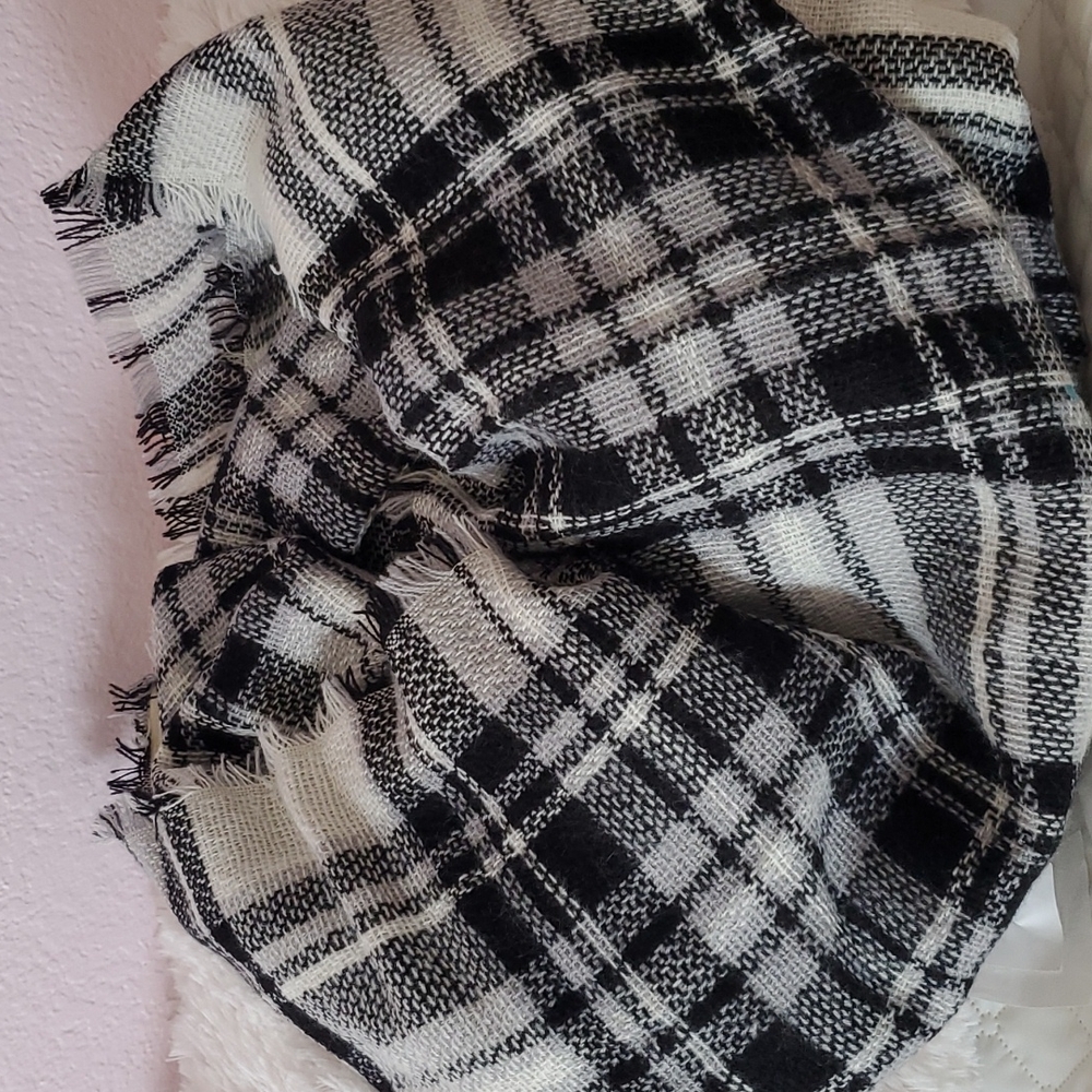 Mod Cloth Acrylic Wrap